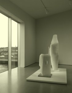 201301MJ wakefield hepworth gallery window sculpture